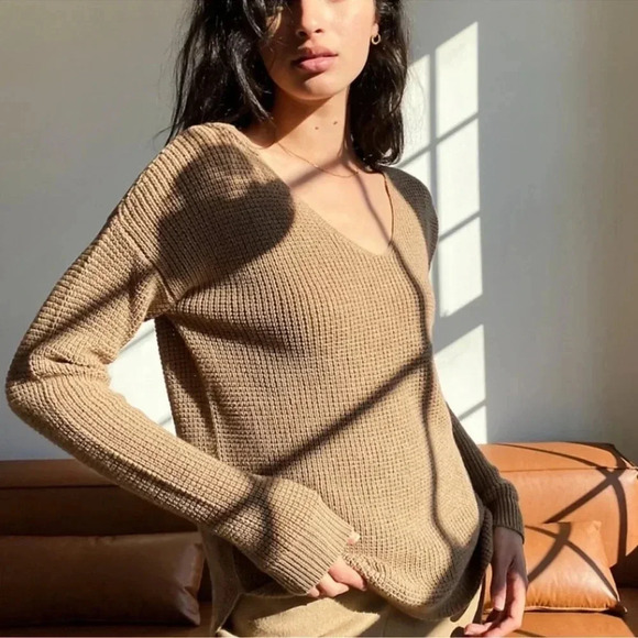 Wilfred Sweaters - Aritzia Wilfred Free Wool Wolter Sweater in Constant  Camel Long Sleeve Size XXS